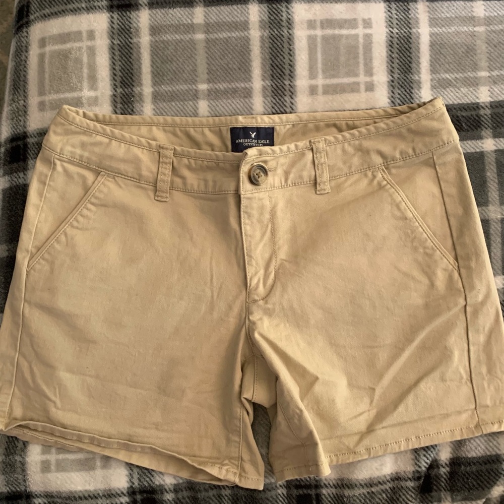 American Eagle Khaki MIDI shorts